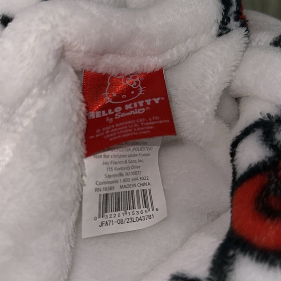 Queen Hello Kitty Christmas Blanket - Picture 3 of 4